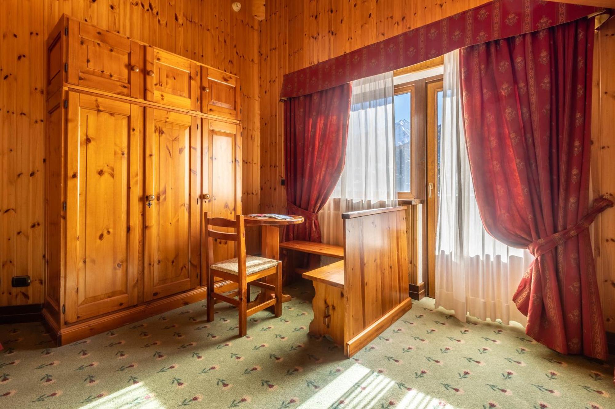 Hotel Bouton D'Or - Cogne Dış mekan fotoğraf